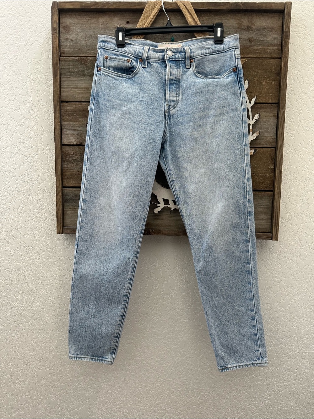 Levi’s Wedgie Light Blue Straight-Leg premium denim Jeans size 28